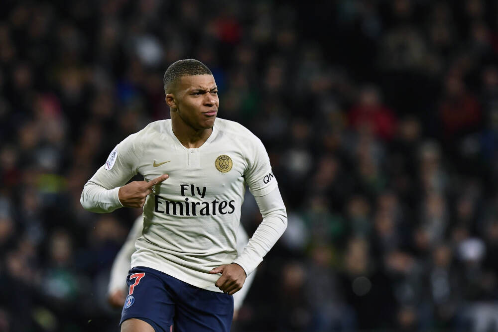 美元“悬在半空”？一场数据风暴正逼近